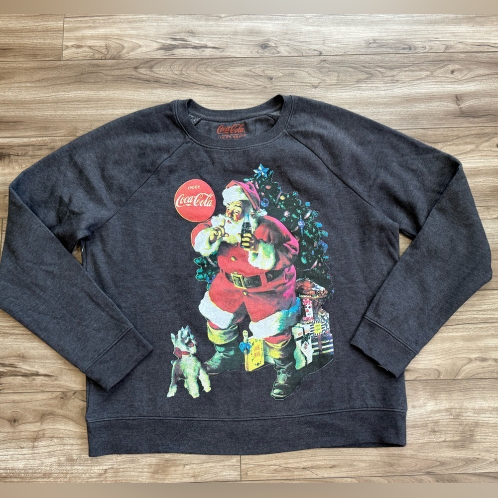 Lucky Brand Coca Cola Santa
Claus Graphic Raglan Crew
Sweatshirt Size L UNISEX